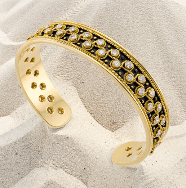 Cuff Bracelet Diamonds in k18 gold