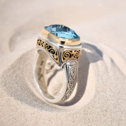 Classic ring in 18K Gold and Silver with Blue topaz